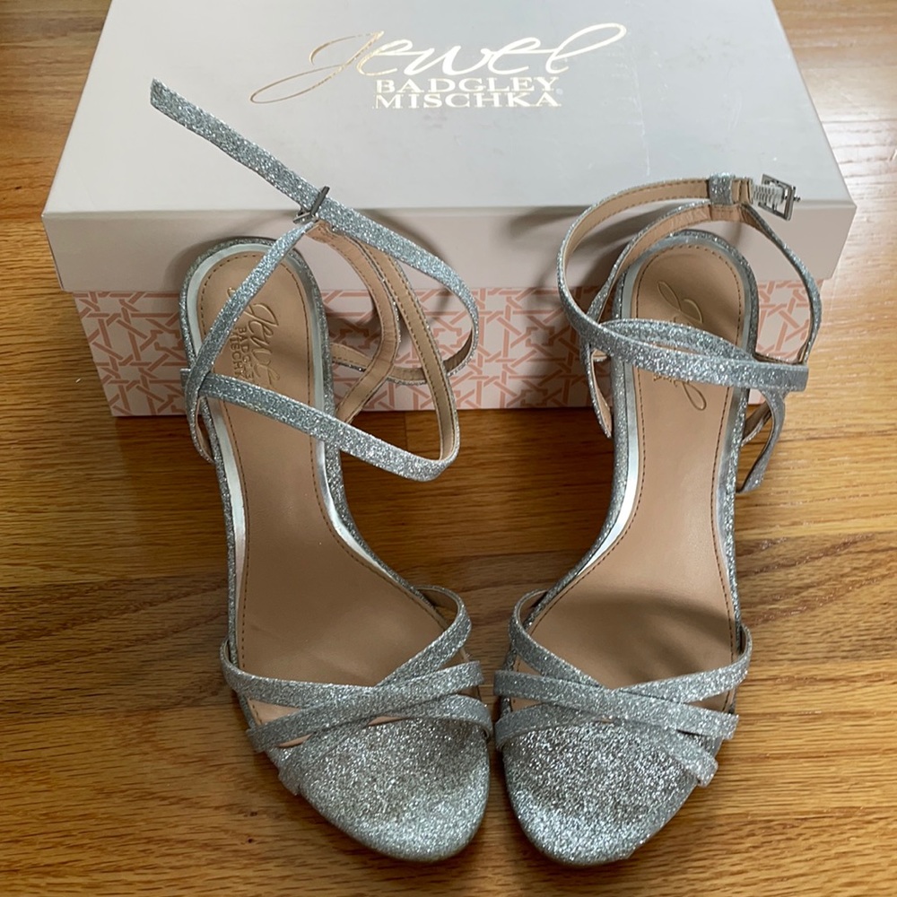 Jewel Badgley Mischka Silver Glitter Ambre Heels